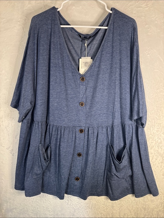 Bloom chic Tops - Bloom Chic Blue Button-Front Peplum Tunic NWT 22 24